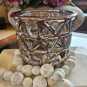 EUC Candle Holder, Very Shiney Silver, Like a Starfish pattern! ⛵️